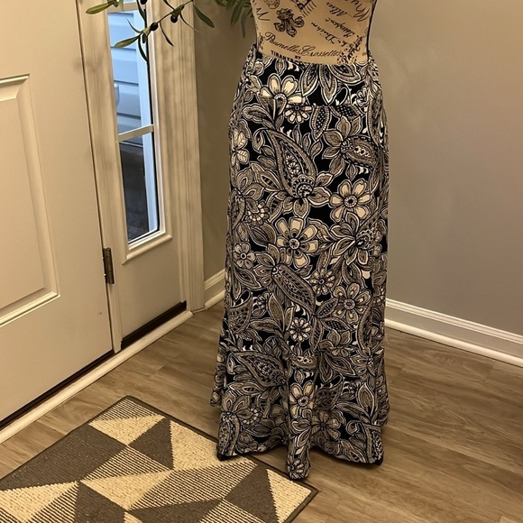 Talbots Maxi Skirt NWT Etched Paisley Jersey Fabric Flowy Pull-On Size 1X - Picture 2 of 10